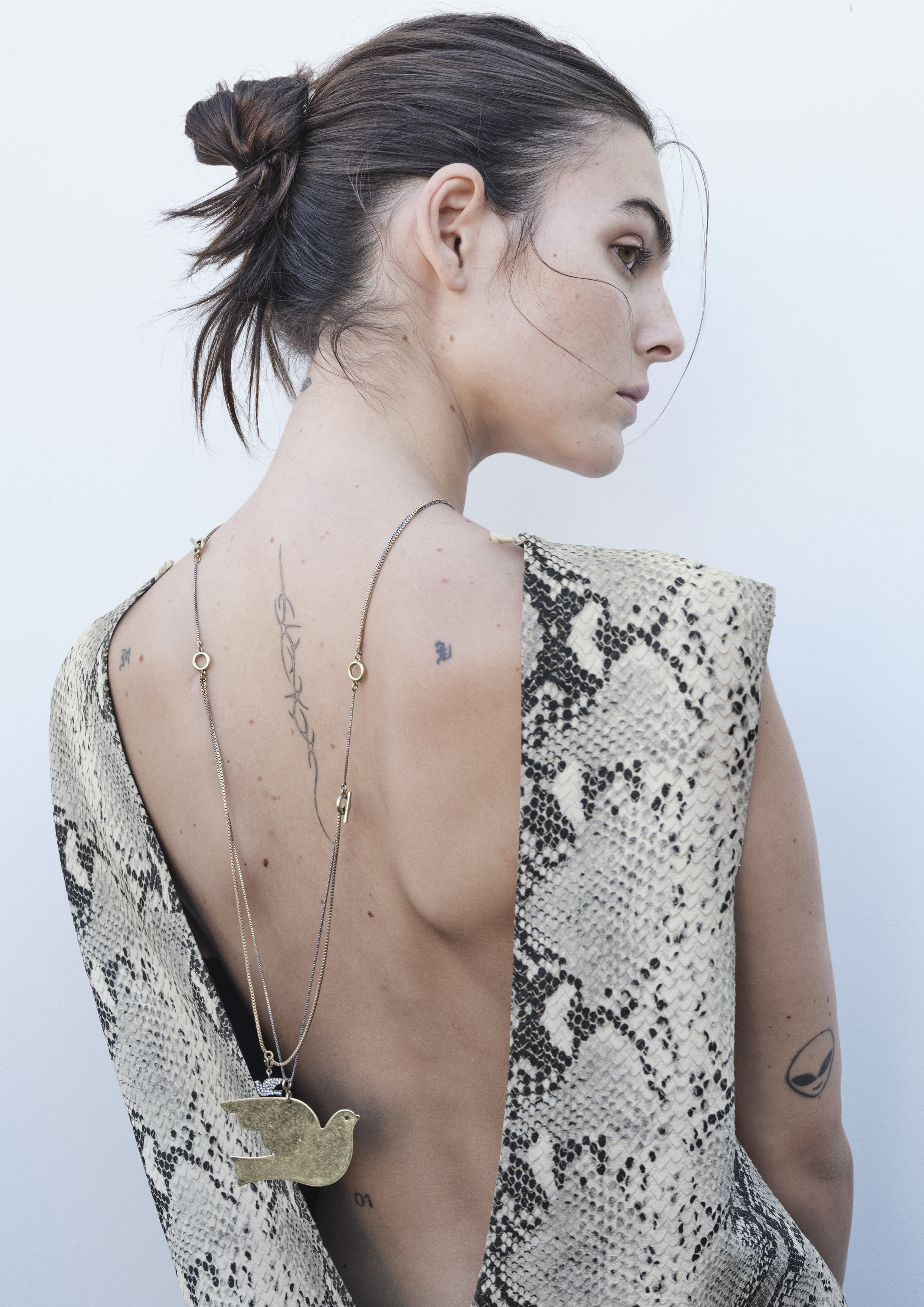 © Kleid mit Schlangenprint um € 299,- aus der H&M Studio S/S24 Collection