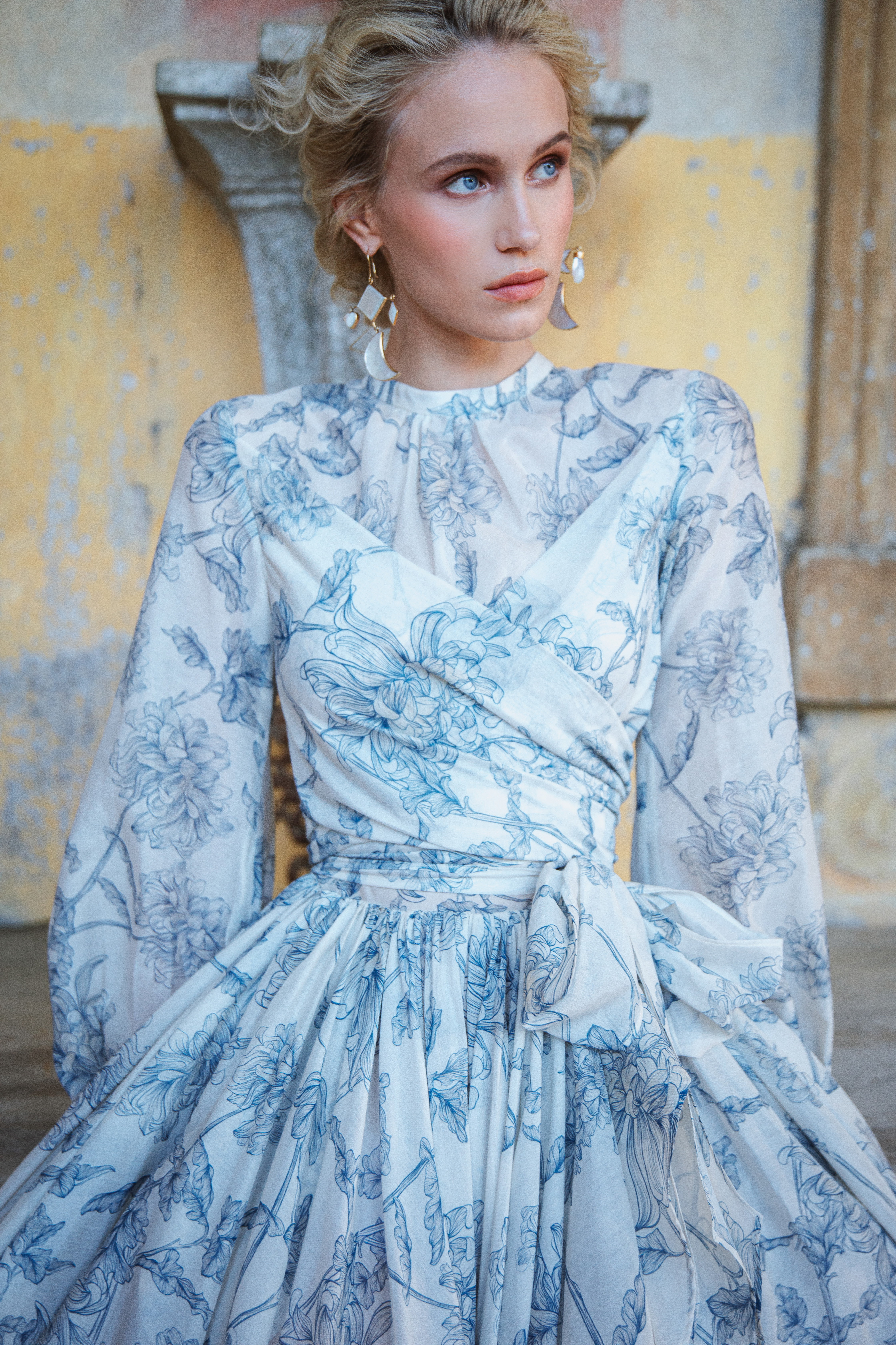 Lena Hoschek Rinascimento Dress Petalo blu I ©Aida Dapo