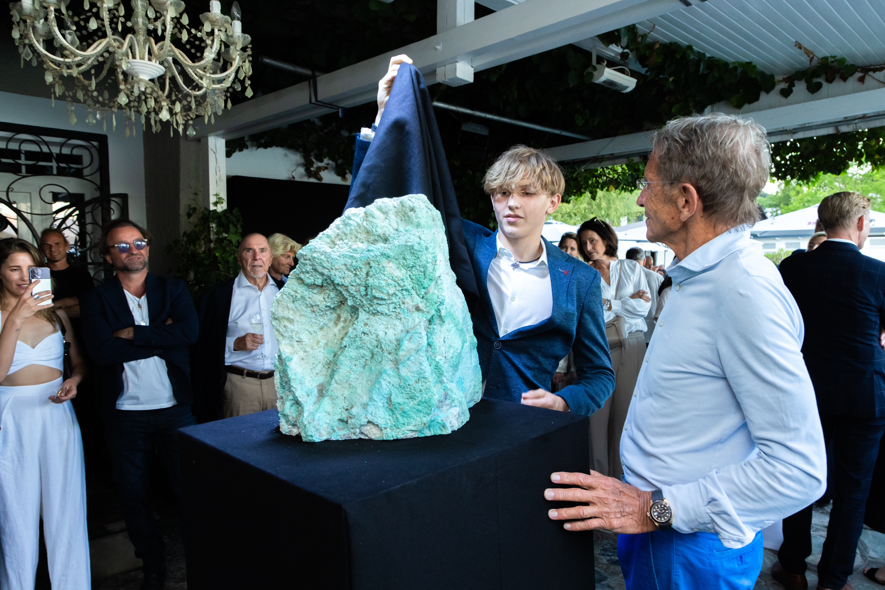 Lino und Hans Schullin bei der Enthüllung des weltgrössten Türkis I © GEOPHO