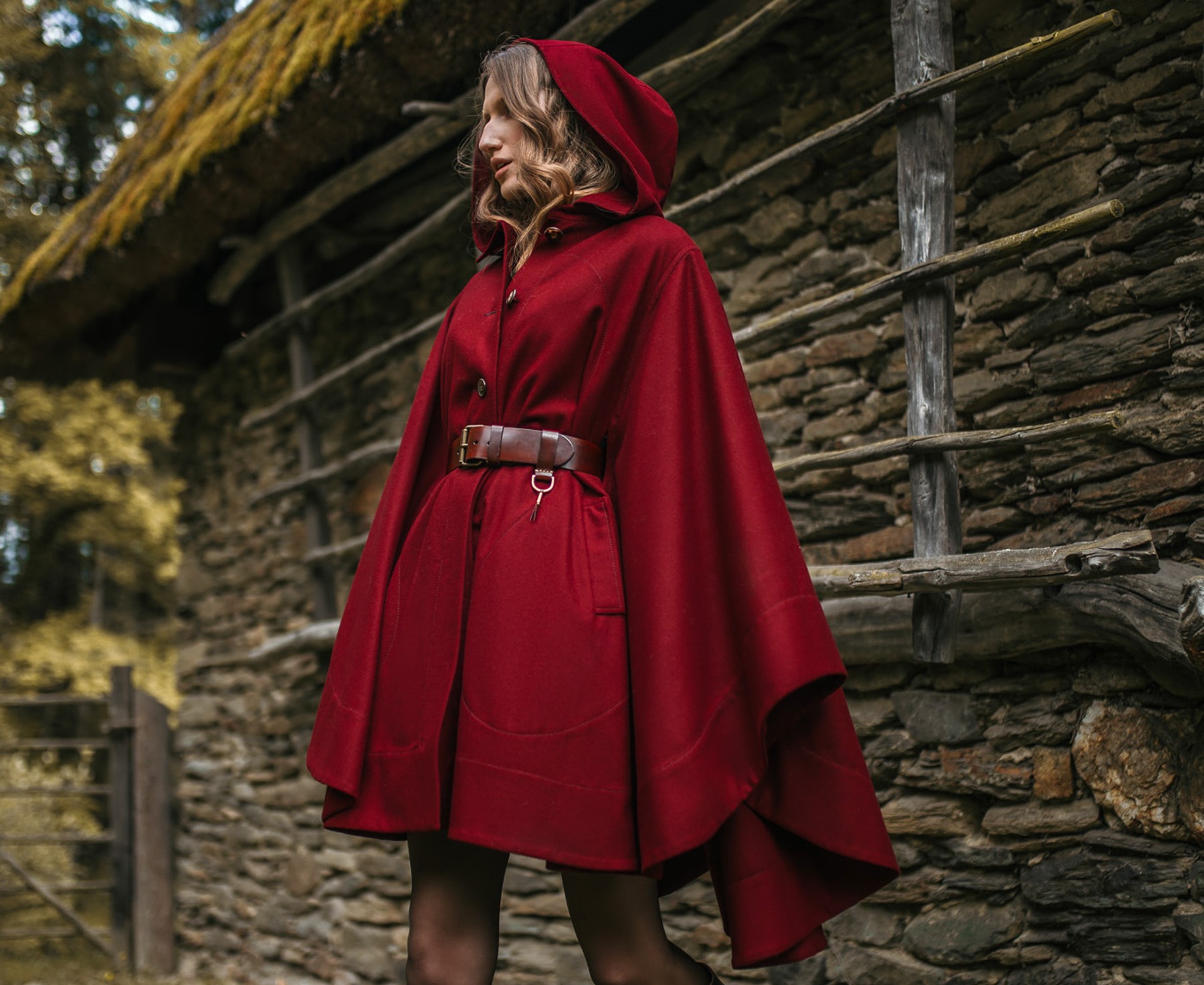 Lena Hoschek Tradition HW 2024/25 Pelerine Clara I © Aida Dapo / iddavanmunster