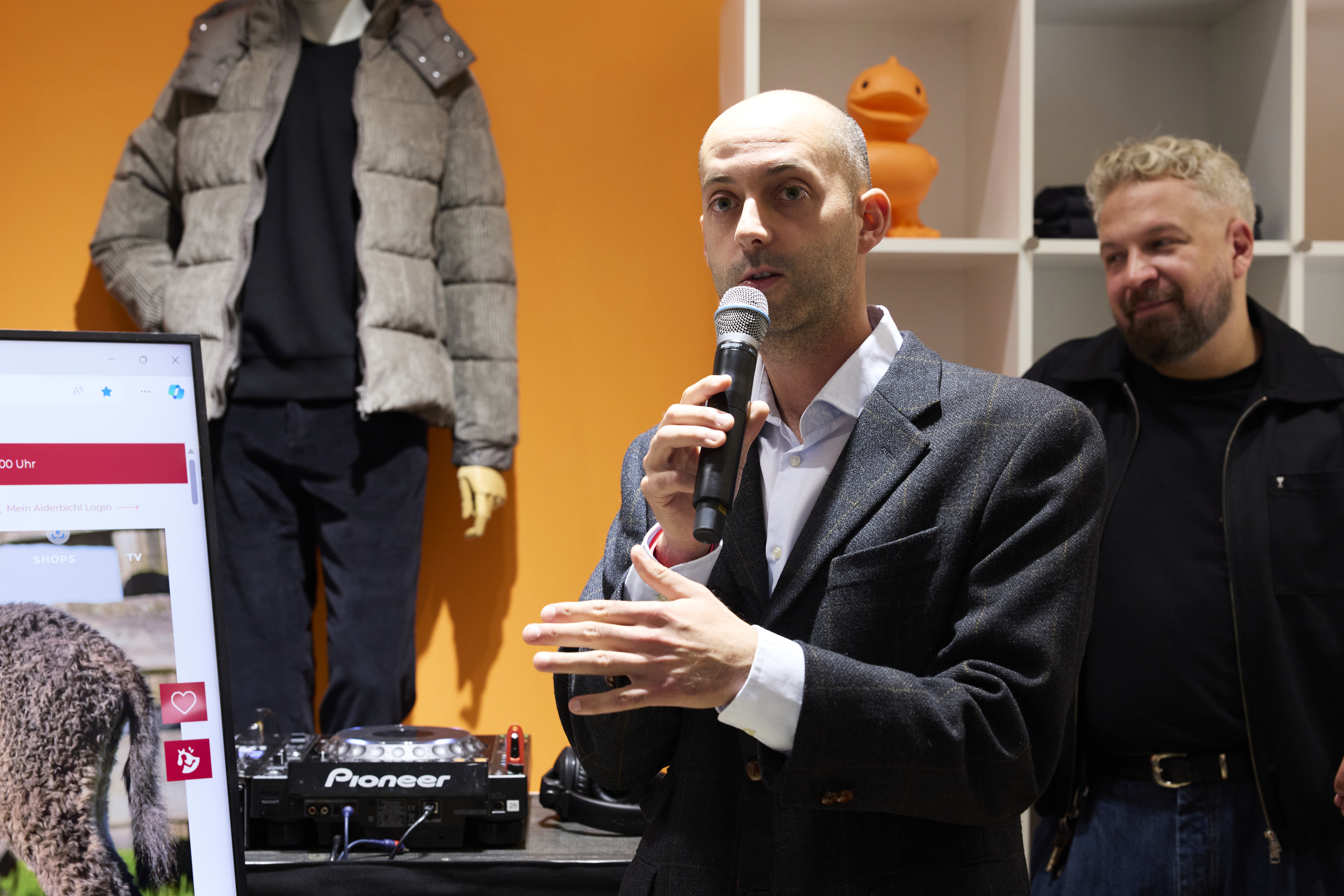 Simon Hahn beim Save the Duck Pop-Up Store Opening I © Sophie Kirchner