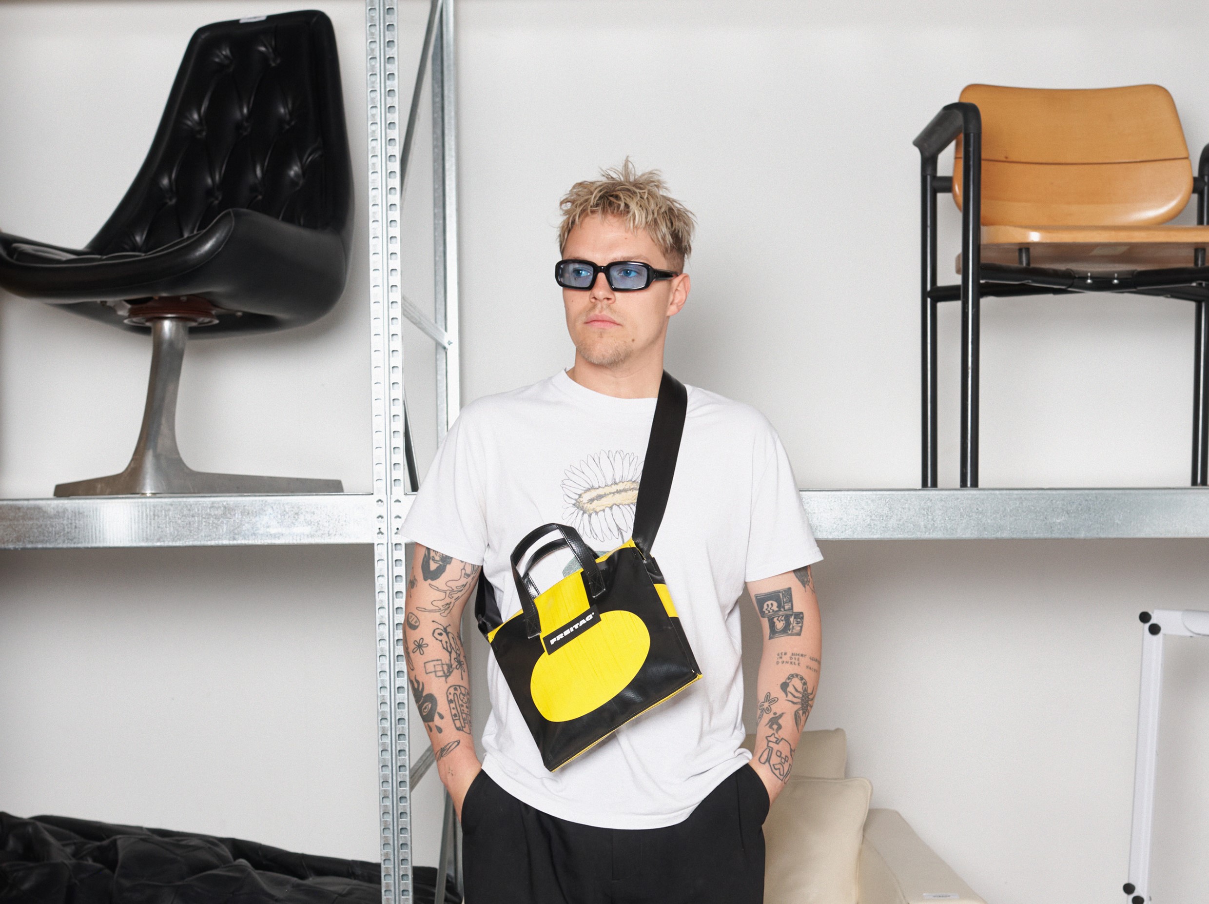 Der gefragte Kurator von Vintage-Designstücken: Leiv, Gründer von kiosk.io mit F274 RUBY I © Simon Habegger