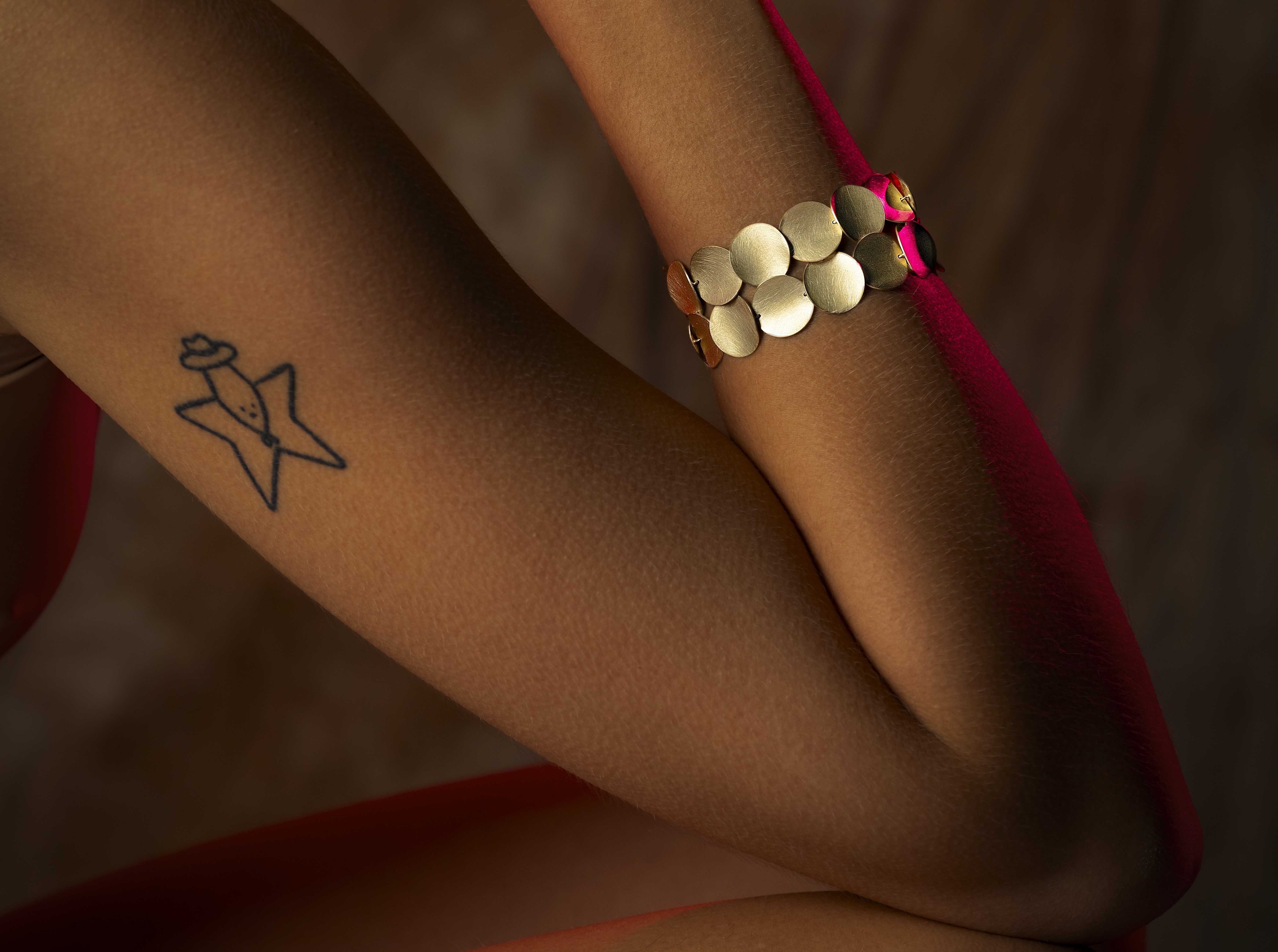 Scheibenarmband aus 18kt Gold I © Skrein