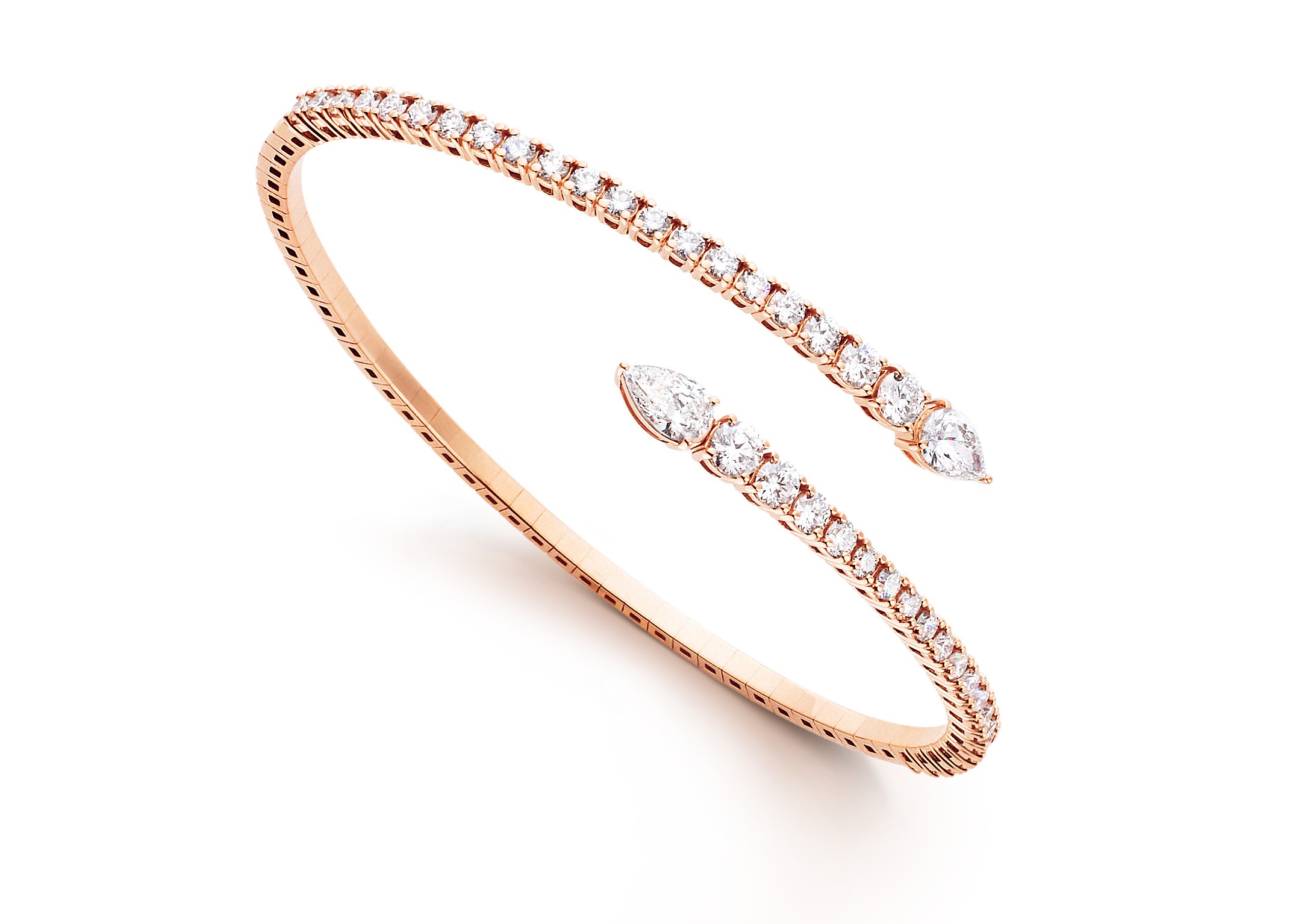 Armreifen aus der Bucherer Fine Jewellery Diamond Twist Kollektion I © Bucherer Fine Jewellery