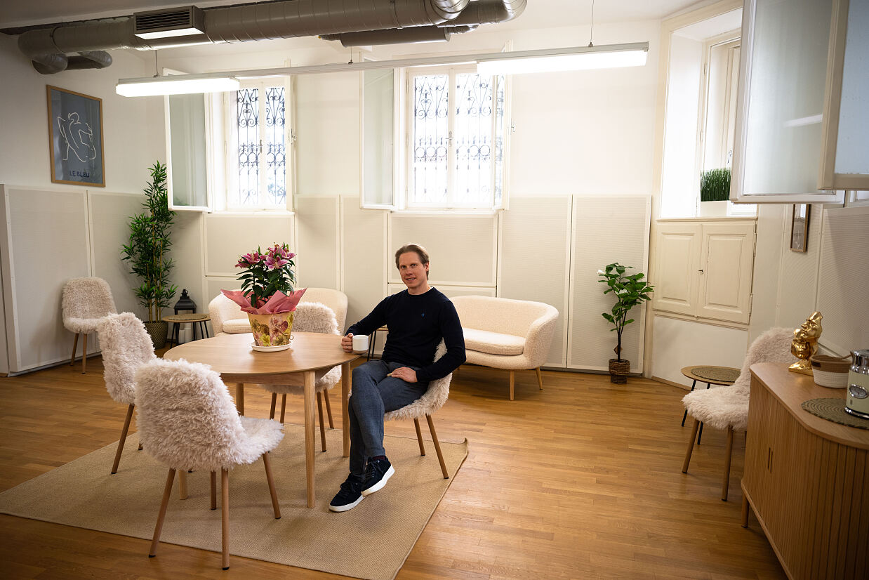 Kirill Kourlaev in seinem Studio Élan Flow I © Furnica Marian