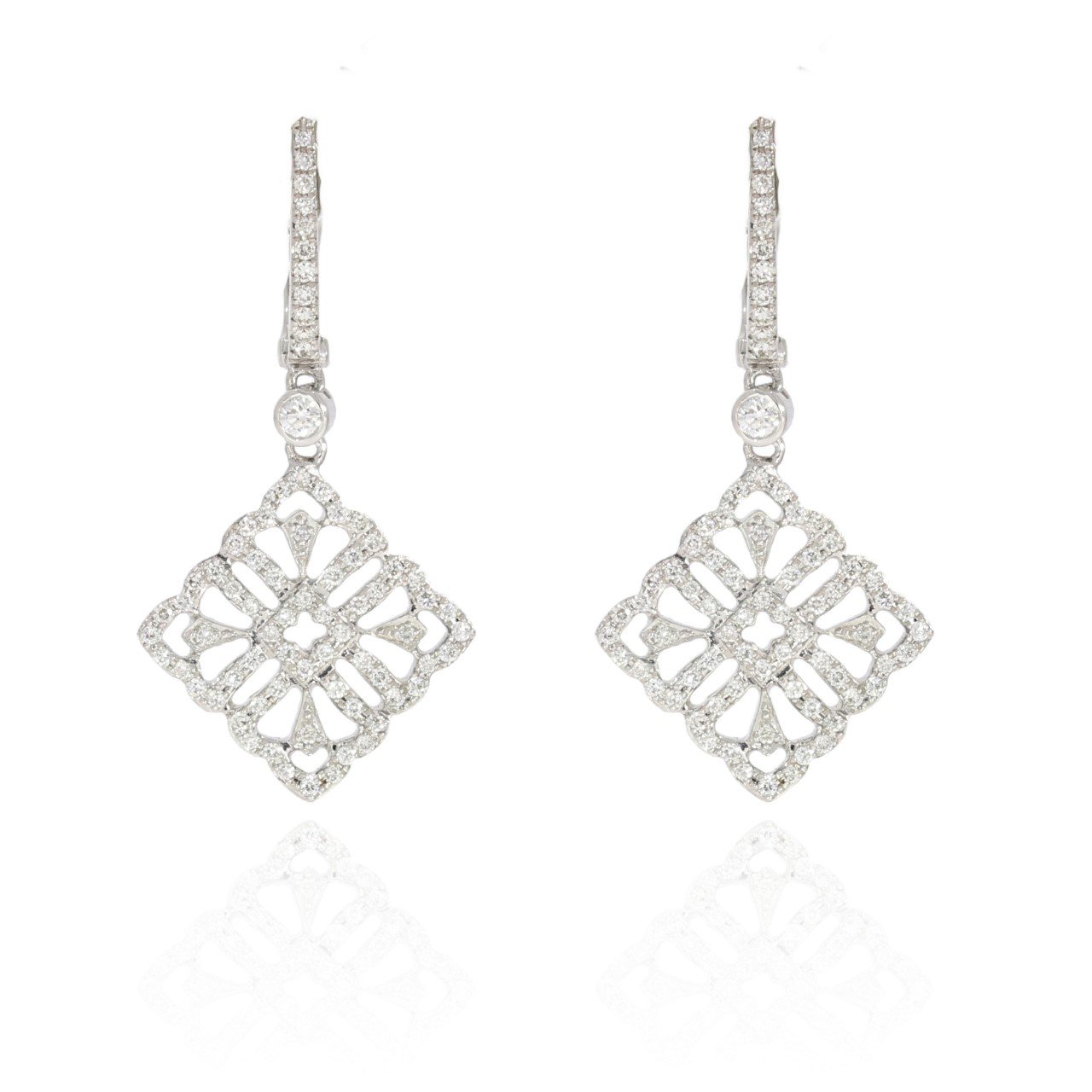 Diamant-Ohrringe mit verziertem Anhänger I © Rozet & Fischmeister
