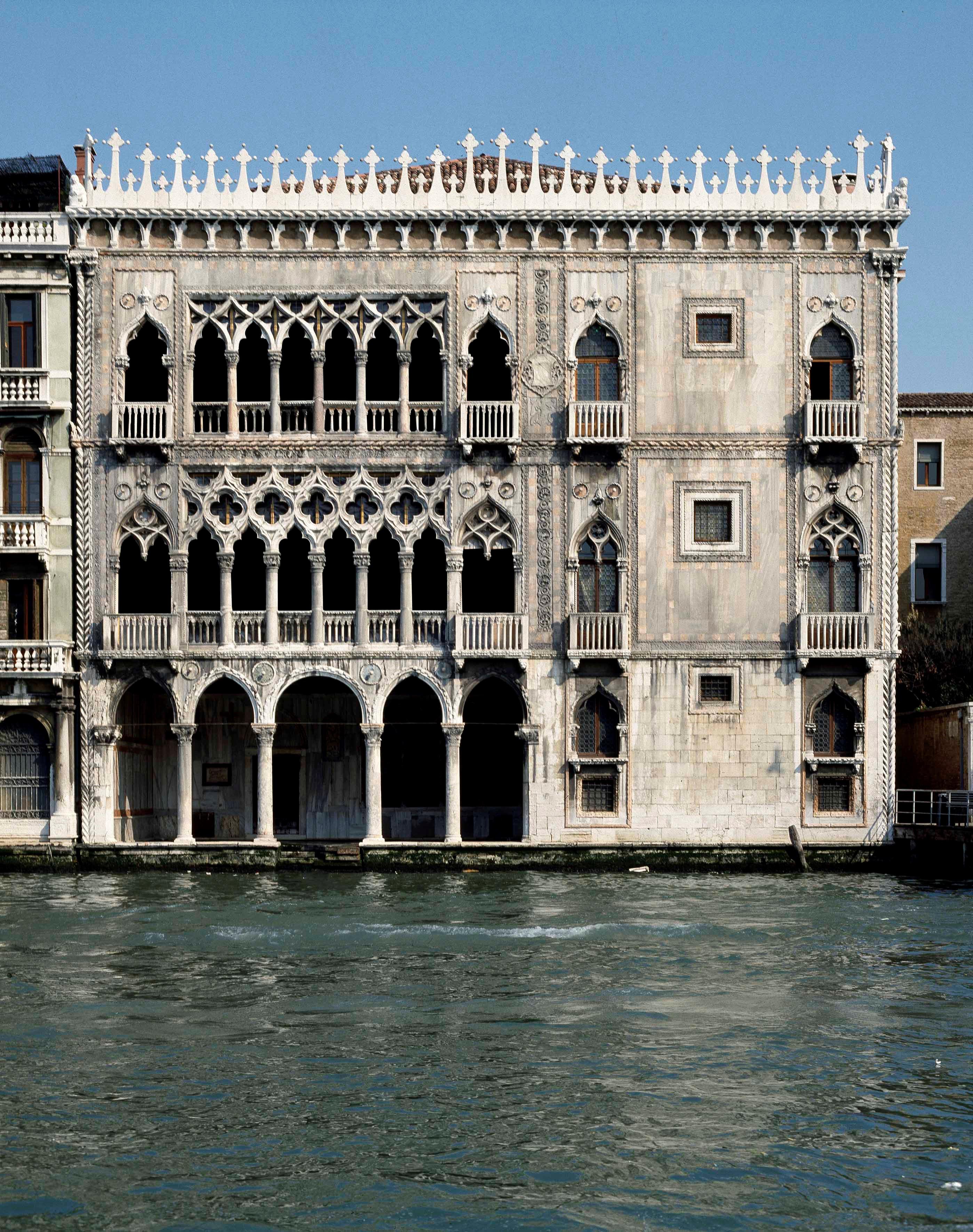 Le edicole di Venezia trasformate in rivendite per Louis Vuitton