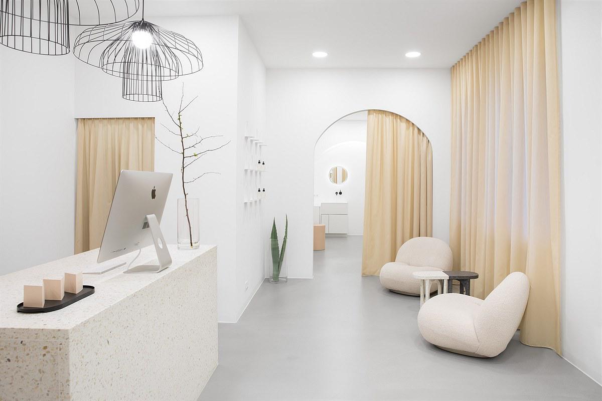Barbara Forcher, FACEIT - Holistic Facialist_Studio / © Leonhard Hilzensauer