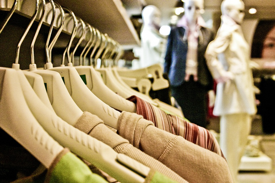 Quelle: https://pixabay.com/de/photos/einkaufen-kleidung-shopping-606993