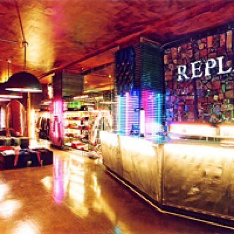 REPLAYShopVienna.jpg